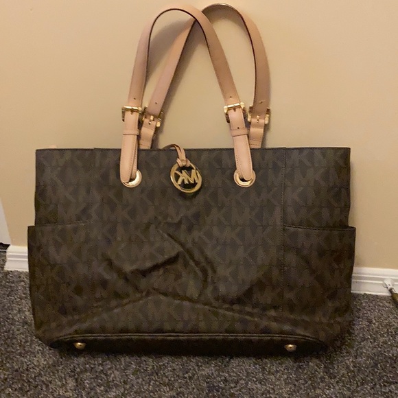 A authentic Michael Kors utility tote! - Picture 1 of 4